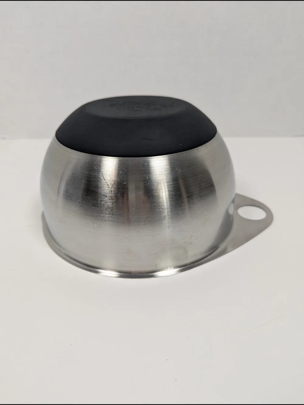 The Pampered Chef Stainless Steel Mixing Bowl Pour Spout Silicone Base 8-Cup 2-L